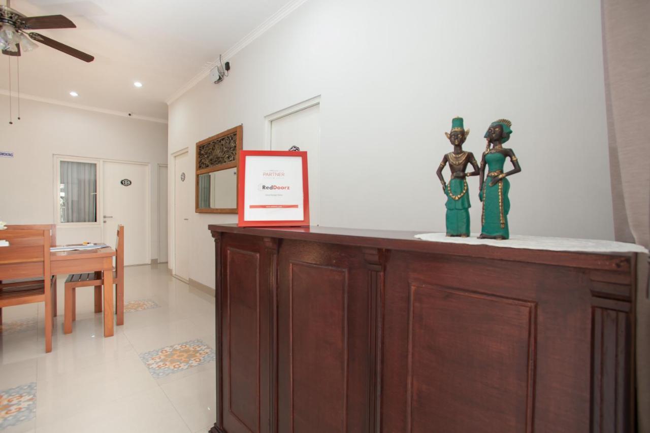 Wisma tamu Reddoorz @ Wiyung 3 Surabaya