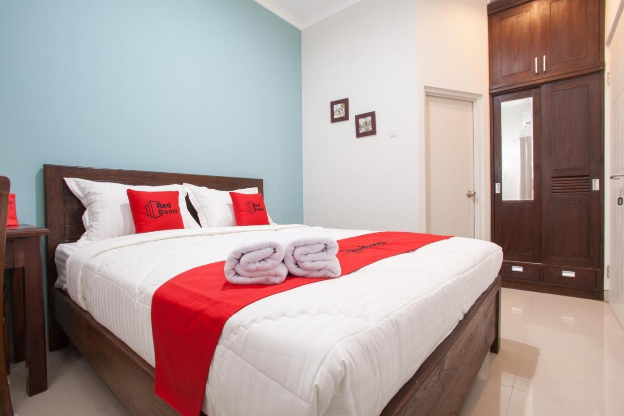 Wisma tamu Reddoorz @ Wiyung 3 Surabaya